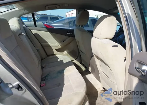 2010 Nissan Altima 2.5 S z USA, uszkodzony, nr VIN 1N4AL2AP5AN520725